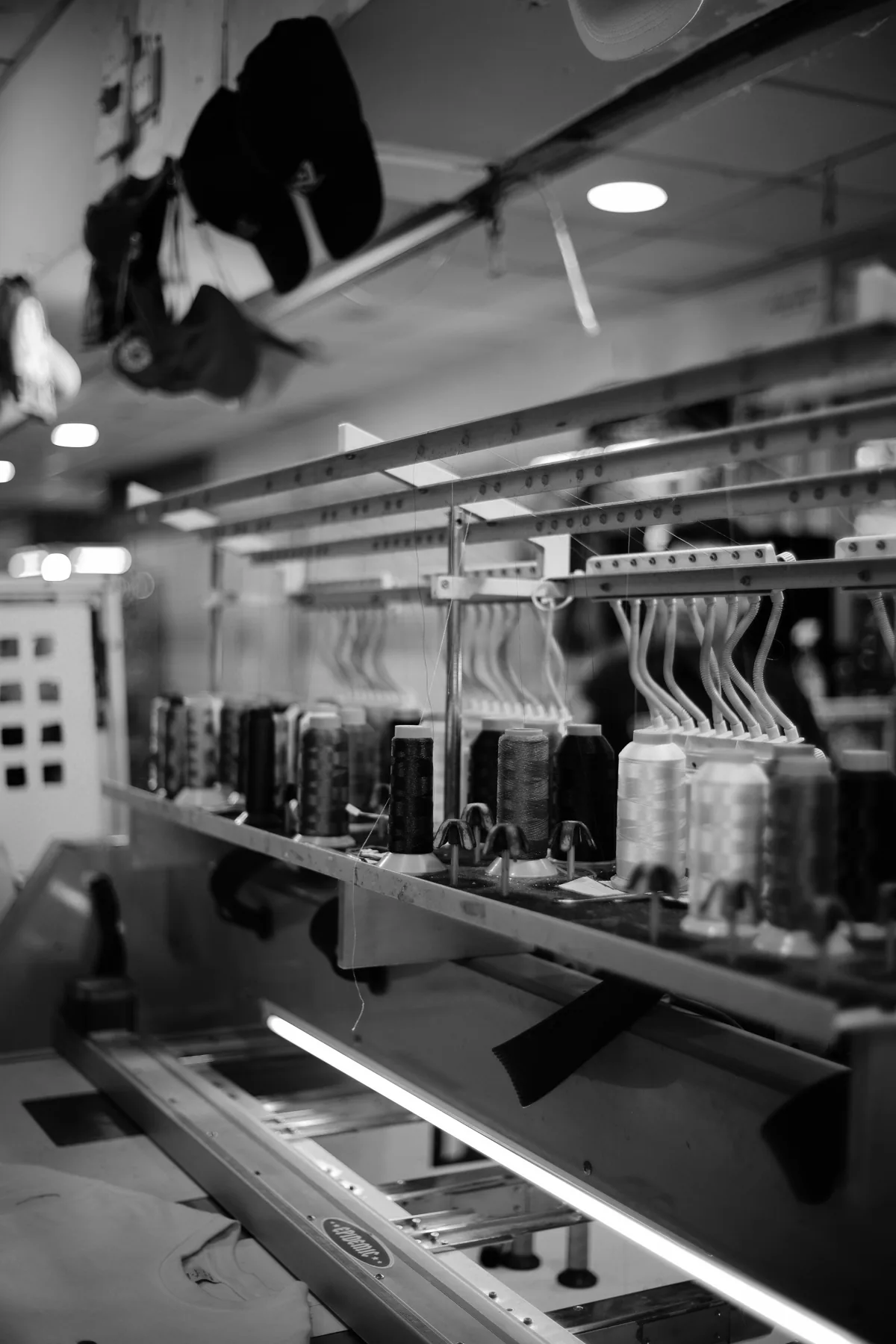 Industrial embroidery machine and thread setup